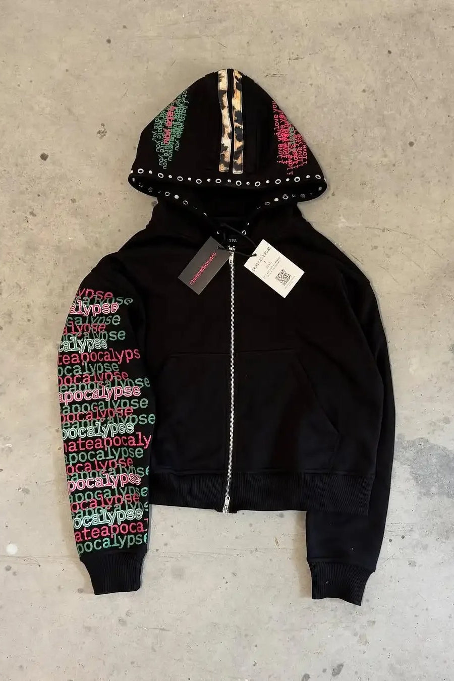 Casual Outfits Winter: Stylish Core Looks with a Leopard Print Hoodie