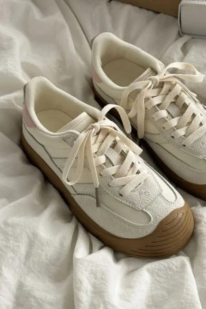 New Style Trends - Dove Crest Retro Sneakers - Outfit Ideas
