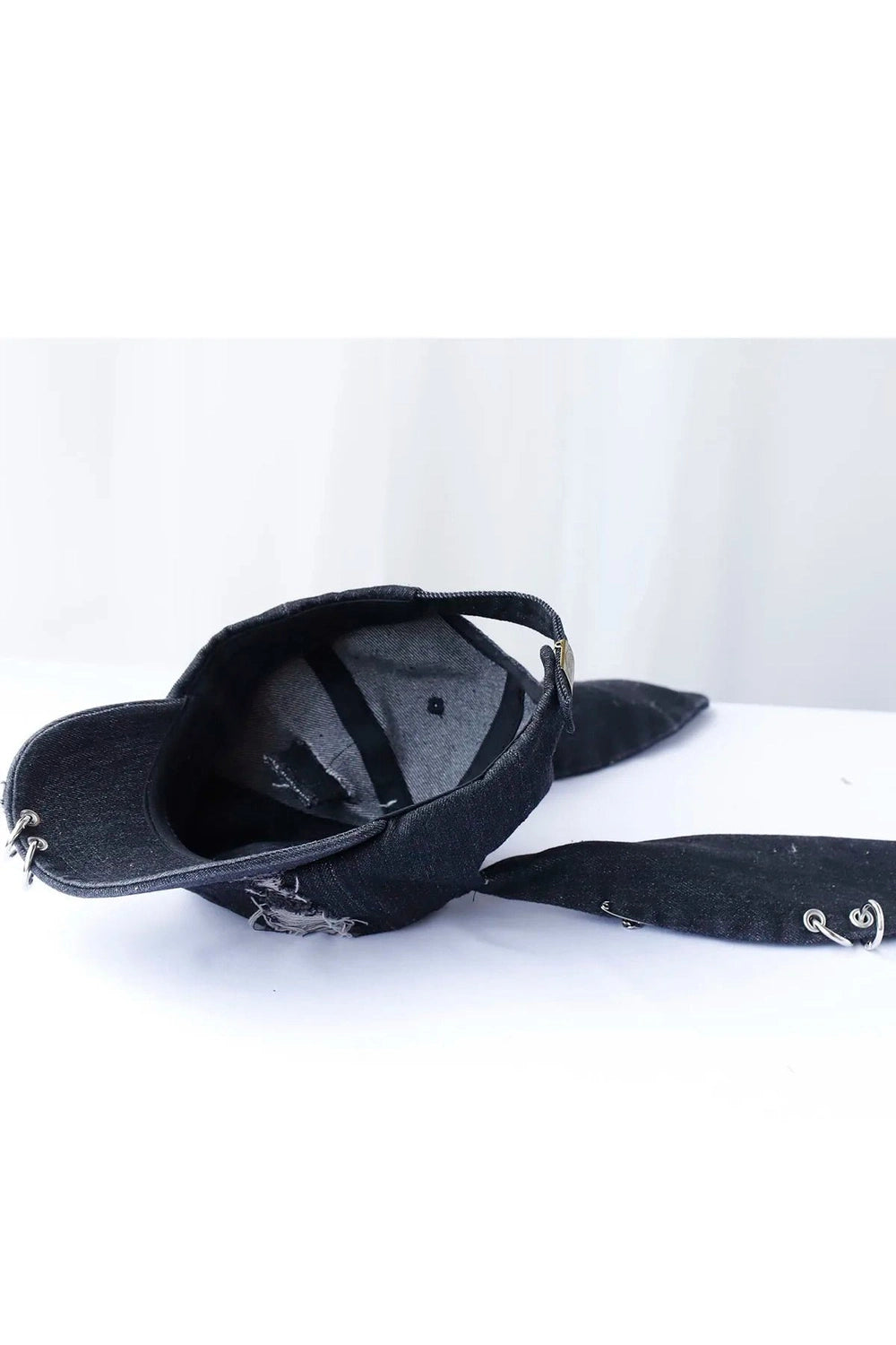 New Style Trends - Edgy Bunny Ear Chain Cap - Outfit Ideas New Style Trends - Edgy Bunny Ear Chain Cap - Outfit Ideas