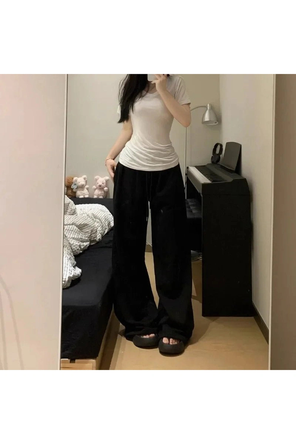 New Style Trends - Grey Casual Wide Joggers - Outfit Ideas New Style Trends - Grey Casual Wide Joggers - Outfit Ideas
