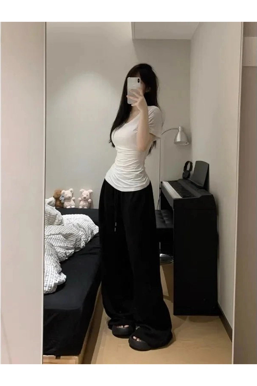 New Style Trends - Grey Casual Wide Joggers - Outfit Ideas New Style Trends - Grey Casual Wide Joggers - Outfit Ideas