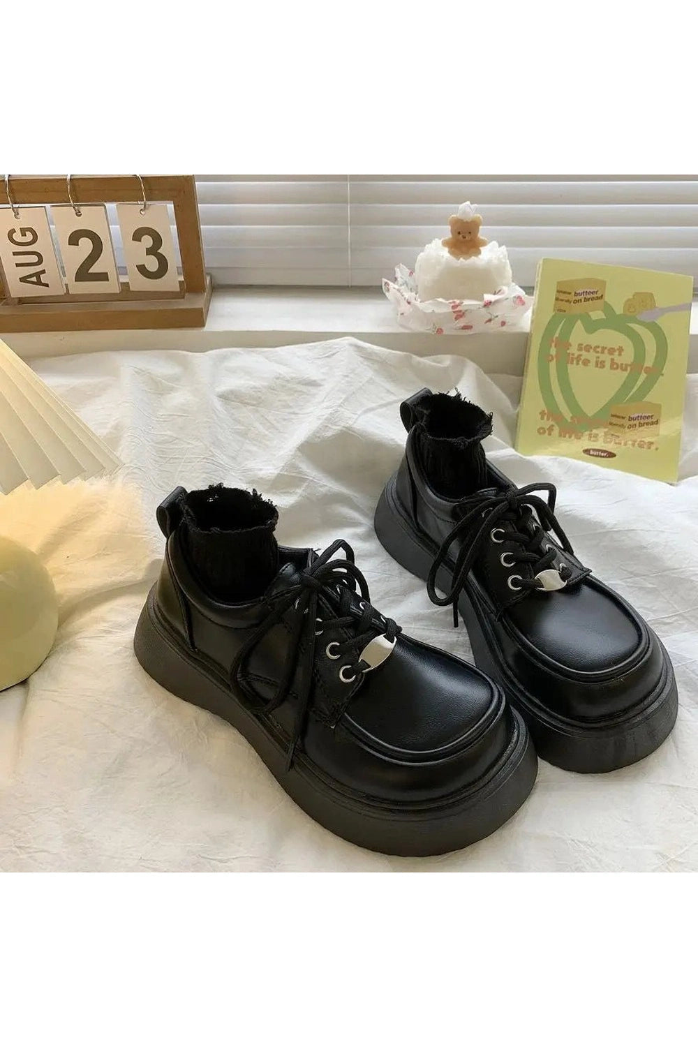 New Style Trends - Retro Chocolate Chunky Platform Shoes - Outfit Ideas New Style Trends - Retro Chocolate Chunky Platform Shoes - Outfit Ideas