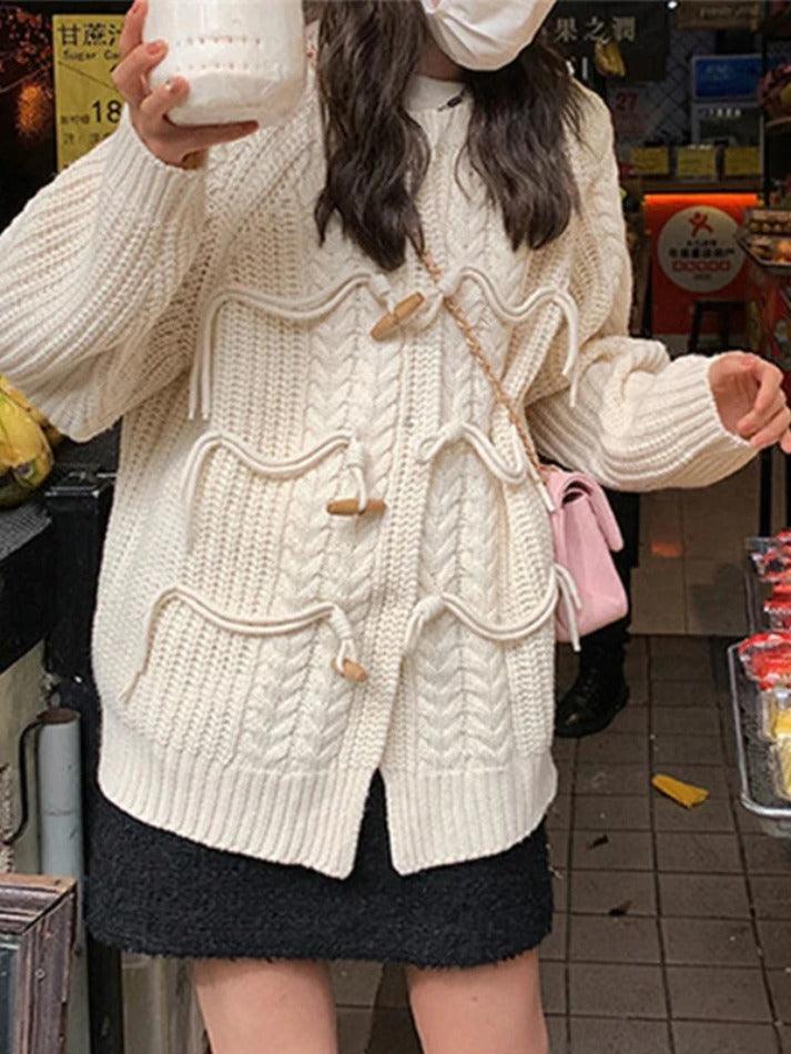 Style Core Aesthetics, New Style Trends - Cardigan à boucle en corne au design torsadé vintage