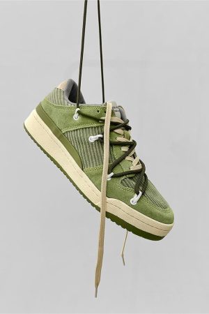 Style Core Aesthetics, New Style Trends - 'Lined' Shoes