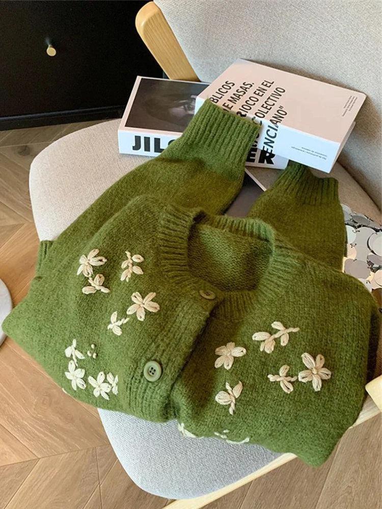 Style Core Aesthetics, New Style Trends - Vintage Daisy Embroidered Knitted Cardigan