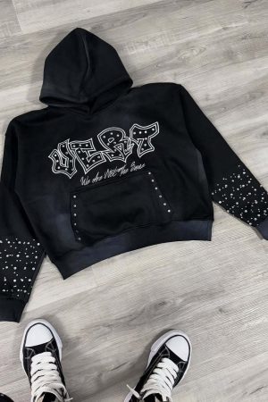 Casual Summer Outfits: Stylish Graphic Print Hoodie for Your Wardrobe